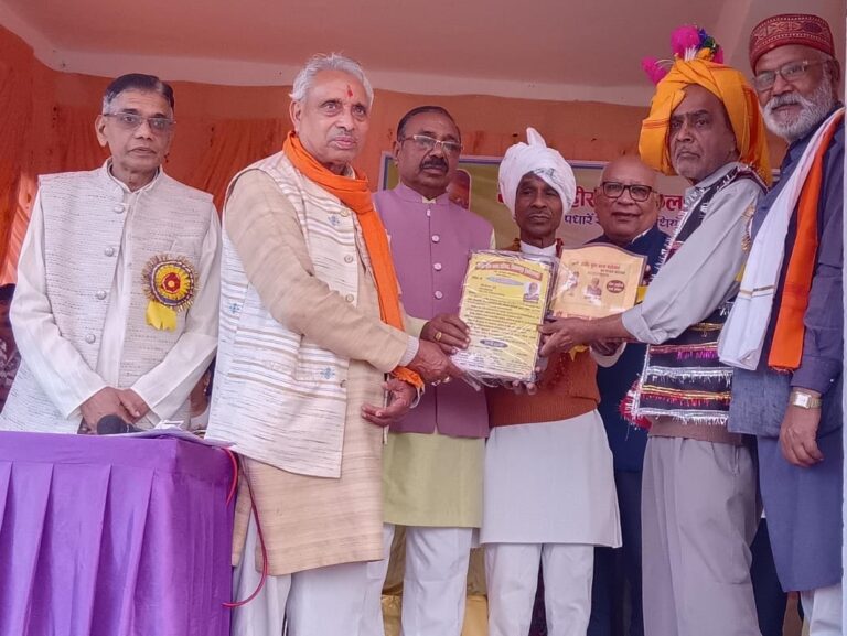 वरिष्ठ साहित्यकार केदार दुबे लोक साहित्य कला सम्मान से अलंकृत हुए